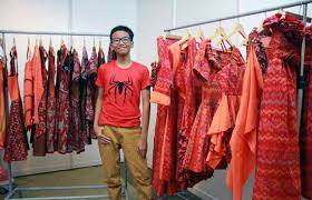 Namun perlu anda ketahui bahwa ada beberapa website internasional yang mengharuskan anda. Rafi Ridwan Desainer Tunarungu Termuda Di Dunia Fashion Internasional Ingin Ke As Untuk Membuatkan Baju Michelle