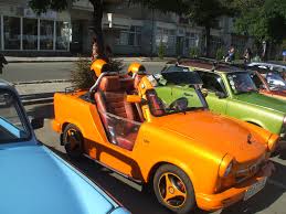 Aer conditionat, inchidere centralizata, geamuri electrice, oglinzi electrice, comenzi pe volan, computer de bord. Masini De EpocÄ La Retroparada Toamnei De La Sfantu Gheorghe