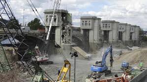 Le pont barrage sera mis à sens unique de l'e25 vers l'île monsin du 13/11/2018 au 15/11/2018. La Demolition Des Tours A Debute Au Pont Barrage De L Ile Monsin Edition Digitale De Liege