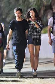 She is an assistant stylist and formerly worked as a fashion blogger. 4 17 17 Louis Tomlinson Eleanor Calder Louis And Eleanor Eleanor Calder