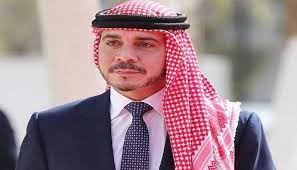 من هو الامير علي بن الحسين ويكيبيديا ، عندما أبحر الحسين بن علي إلى العقبة في أكتوبر 1924 ، خلفه في الملك ابنه الأكبر علي بن حسين ، فتشتت المملكة وتأثرت سمعة عائلته بشكل كبير ، في حين قام الملك عبد العزيز آل سعود بتوسيع. Joy3seu3apwam