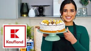 Wir haben die besten rezepte für vegane kuchen, torten, kleingebäck und plätzchen zusammengestellt. Torten Rezept Vegane Bananensplit Torte Selber Machen Kikis Kitchen Youtube
