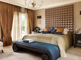 The best mix of these two colors is using gold in accent pieces, the way this room included the lamps, chairs, and small decor. 20 Beautiful Bedroom Designs With Gold And Navy Accents Home Design Lover