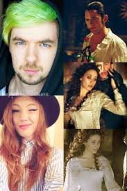 Someone took a precious moment and turned it into Phantom and Christine! 😍