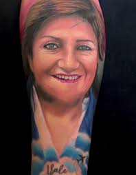 Oriental tattoo, el león fu es un animal consagrado a Buda. En efecto:  estas bestias no aparecen en el arte chino primitivo, sino que fueron  introducidas tardíamente, con el budismo, como defensores