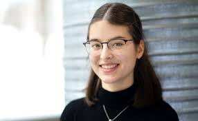 Camille Caron awarded the Next Generation Prize by the Association of  Québec Women in Finance