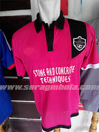 Untuk pemesanan bisa dengan datang langsung ke konveksi kami atau juga bisa secara online. Desain Jersey Bola Dengan Pola Dan Warna Keren Seragam Bola