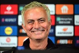 Summer Levy's Instagram, Twitter & Facebook