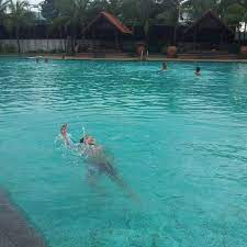 Kolam renang di depok yang bisa anda anda bisa menyesuaikan kolam renang di depok yang nanti akan anda kunjungi, dengan fasilitas yang tersedia di sana, harga tiket. Kolam Renang Kompleks Kejiranan Presint 11