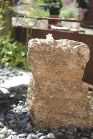 Wasserspiel Brunnen Naturstein Quellstein Muschelkalk Wasser Im Garten Ausstellung Brunnenschmiede De Quellstein Wasser Im Garten Wasserspiel Garten