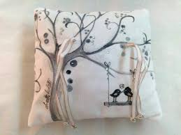 Ricamato con i nomi degli sposi e data del matrimonio (del colore che preferisci); Cuscino Anello Nuziale Albero Della Vita Portafedi Coppia Di Etsy