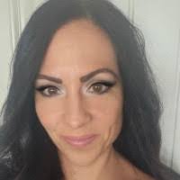 Julie Hendershot's Instagram, Twitter & Facebook