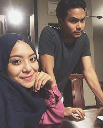 Jom kita saksikan bersama lakonan mawar rashid dan syafiq kyle dalam drama bersiri suamiku paling sweet yang akan bermula hari ini, 13 februari 2017, setiap hari isnin hingga khamis, pukul 6.58 petang di slot akasia, tv3. Biodata Syafiq Kyle Hero Suamiku Paling Sweet Azhan Co