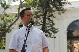 Menteri sosial ri, juliari p batubara ternyata adalah penggemar berat olahraga bola basket. Profil Juliari Batubara Menteri Sosial Kabinet Indonesia Maju