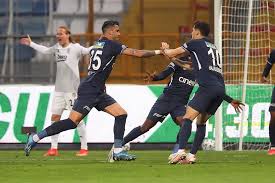 İddiaya göre soyunma odasına girerken yaşanan tartışmada aytaç, serkan reçber'in üzerine yürüdü. Lowly Kasimpasa Stuns Turkish Super Lig Leader Besiktas Daily Sabah