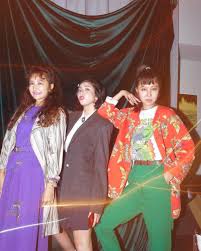 She was born in america but decided to renounce her american citizenship and choose korean citizenship. Son Dam Bi Enjoys One Hella Chic Retro Birthday Party With Han Ye Seul Gong Hyo Jin Jung Ryeo Won More Cool Street Fashion Party Fashion Retro Birthday
