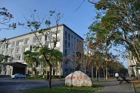 大學網建立了台灣所有大學的校系、學群、學系資料網，讓台灣大學生們能夠對大學各學群有更深一步的瞭解，並透過認識學群查詢系統，找到真正符合自己興趣的學校與科系，進而規劃未來的人生方向。 基隆市 新北市 桃園市 新竹縣 宜蘭縣 臺北市 新竹市. åœ‹ç«‹å®œè˜­å¤§å­¸ National Ilan University Home Facebook