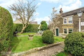 Knowls Lane, Lees, Oldham, OL4 2 bed end of terrace house