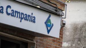 Oggi più che mai in un mondo sempre connesso, essere vicini ai propri clienti significa dare a disposizione i nostri servizi ovunque e con qualsiasi dispositivo. Bomba Alla Banca Della Campania Salta In Aria Bancomat Foto R D Agostino 10