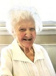 Lillie Arnold's Instagram, Twitter & Facebook