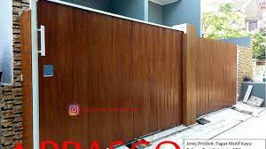 Pagar kayu yang tertutup dengan model yang unik. Pagar Minimalis Klasik Modern Motif Kayu Coklat Besi Galvanis Di Pondok Gede Jual Kanopi Tralis