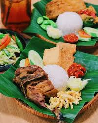 Ia merasakan ada sebuah sensasi berbeda ketika mempertontonkan aurat tubuhnya kepada orang lain terlebih ia memiliki aset tubuh yang sempurna. 39 Tempat Wisata Kuliner Semarang Yang Terkenal Enak Wajib Anda Coba