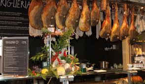 Perché il nostro, contrariamente a quanto vorrebbero far credere all'estero, è un paese di eccellenze, soprattutto se si analizza il mondo gastronomico che ora si chiara settore del food in italia.la carne italiana di qualità ha, infatti, tagli pregiati e riconosciuti in tutto il mondo come la fiorentina, la chianina e molte. Le 15 Macellerie Con Cucina Migliori D Italia Dissapore