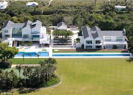 It S Phenomenal Tiger Woods Set To Move Into New 60m Den That Boasts A Running Track And Four Hole Golf Course Mansions Celebrity Houses Celebrity Mansions