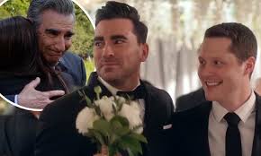 David eventually takes a job as a brand manager at a nearby clothing store before opening his own local goods business, rose apothecary. Schitt S Creek David And Patrick Tie The Knot As The Rose Family Go Their Separate Ways Daily Mail Online
