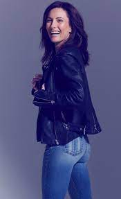 Laura Benanti in jeans - SO hot : rBroadwayNSFW