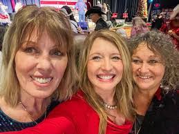 Peggy Bode's Instagram, Twitter & Facebook