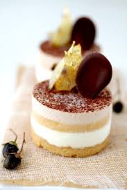 Cannelle Et Vanille Au Revoir A L Automne Avec Un Vert Pomme Caramel Et Mousse Au Chocolat Au Lait Desserts Fancy Desserts French Desserts