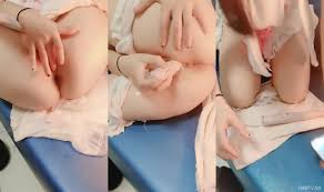 難得一見超粉美穴！一線天肥美名器！振動棒抽插緊緻，翹起屁股更是誘人- 7mmtv.sx - Watch JAV Online