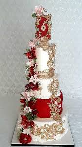 Flowery Wedding Cake Cake By Fees Maison Ahmadi Weddingcakes Extravagant Wedding Cakes Gold Wedding Cake Cool Wedding Cakes