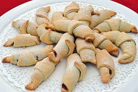 Sono impastati con lo yogurt, burro e farina e sono senza uova, hanno bisogno 250 gr di farina 125 gr di burro a temperatura ambiente 1 vasetto di yogurt bianco intero 1/2. Cornetti Allo Yogurt Il Maggiociondolo