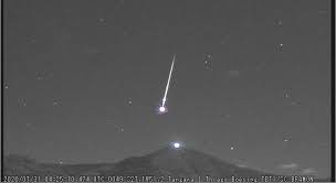 A líridas é a mais antiga chuva de meteoros conhecida, sendo relatada há mais de 2700 anos pelos chineses. Chuva De Meteoros Explosivos Pode Ser Observada Nos Proximos Dias Surgiu