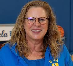 Valerie Metz's Instagram, Twitter & Facebook