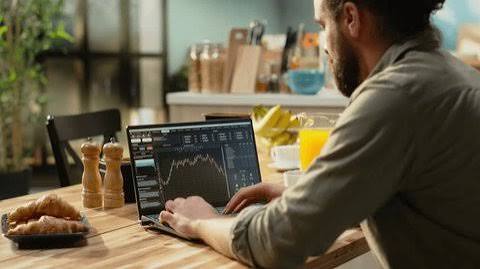 23,070 Trading Laptop Stock Video Footage - 4K and HD Video Clips | Shutterstock