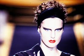 Official profile of british (scottish) fashion model stella tennant born in scotland, uk, including biography, photos, fmdcard, sed card, lookbook, portfolio, videos, agencies, magazine covers. Stella Tennant Dies At 50 Donatella Versace Stella Mccartney React Fitforhealth News