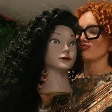 Aileen Toro's Instagram, Twitter & Facebook