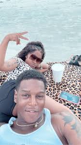 What's the average age of marriage in relationships?