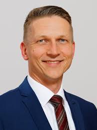 Ansprechpartner*innen