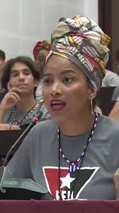 ¿Qué le pasaría a esta joven si Colombia fuera Cuba? Joven colombiana,  indignamente e ignorantemente, defiende a una dictadura criminal y llama  presidente a un dictador incitador de la violencia ...