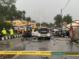 Maybe you would like to learn more about one of these? Bernama Tv Seorang Lelaki Maut Selepas Kenderaan Yang Dinaikinya Dipercayai Dipanah Petir Sehingga Terputus Dua Dalam Kejadian Di Simpang 4 Kampung Sireh Kota Bharu Kelantan Petang Tadi Bomba Gambar Saufee Facebook