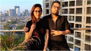 Mika Singh Chahatt Khanna Spark Dating Rumours Post About Quarantine Love Galat fehmi l shubhraaj l sushant singh rajput l richa chadda l ekjute theatr. mika singh chahatt khanna spark dating