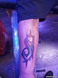 Slipknot is an american heavy metal band formed in des moines, iowa in 1995 by percussionist shawn crahan, drummer joey jordison and bassist paul gray. Slipknot Logo Help Me Tattoo Training Forum