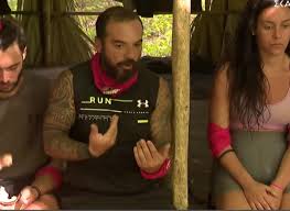 Η φωτογραφία που δικαιώνει απόλυτα τον τριαντάφυλλο για την επίθεση της ομάδας του. Survivor Triantafyllos H Stigmh Ths Apoka8hlwshs To Twitter Ta Ebale Me Ton Tragoydisth Meta Ton Kabga Me Ton Paylo Galaktero