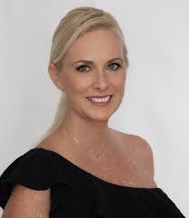 Marisa Robbins's Instagram, Twitter & Facebook