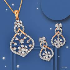 Tanishq On Instagram Traditional Or Western The Elegance Of This Diamond Pendant Set Definitely Diamond Pendant Sets Diamond Pendant Diamond Jewelry Designs