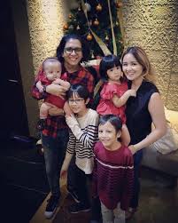 Tidak ada kisah yang lebih indah dari kisah cinta di sma.sama halnya dengan kisah cinta dilan dan milea.dari yang awalnya benci hingga saling mencintai. Joanna Alexandra Cerita Soal Lika Liku Pernikahan Di Usia Muda Theasianparent Indonesia